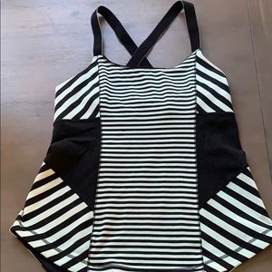 Lululemon Tank w built in bra and cross straps